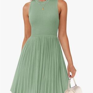 Sleeveless Green Pleated Dress